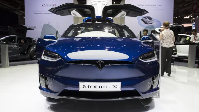 El modelo X de Tesla, en su presentación en el Salón del Automóvil de París.