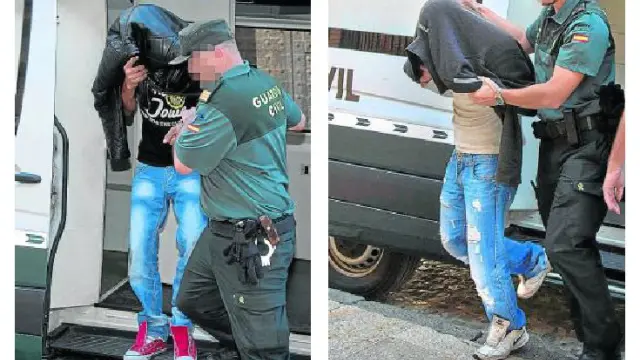 La Guardia Civil trasladó a los dos presuntos autores de la agresión al Juzgado.
