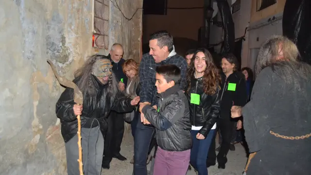 Túnel del terror. Más de 250 voluntarios caspolinos participan en la organización de este inusual túnel del terror de Caspe la noche de Todos Los Santos. El año pasado (en la foto) asistieron 2.000 visitantes.