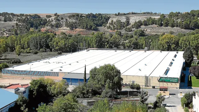 La fábrica de Confecciones Teruel está situada en la vega del Turia, a las afueras de Teruel.