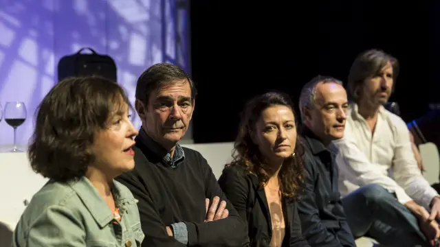 Cristina Yáñez, Javier Anós, Maribel Bravo, Chema Ruiz y Miguel Ángel Remiro, este jueves, en la presentación de la obra 'Milagro'