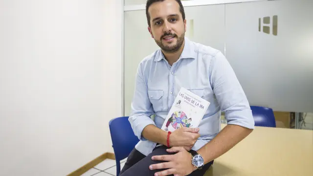 Héctor Castiñeira es un enfermero gallego que comparte con su personaje ('Satu') profesión y vocación.
