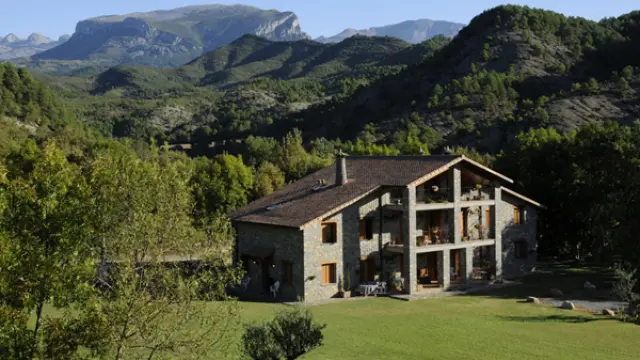 Casa Rural Campacruz, un precioso alojamiento situado en Puyarruego, en la entrada del Caón de Añisclo.
