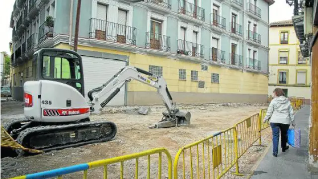 Trabajos para la sustitución de tuberías que se están llevando a cabo en la plaza de Santiago