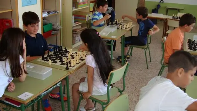 Torneo de ajedrez en un colegio turolense.
