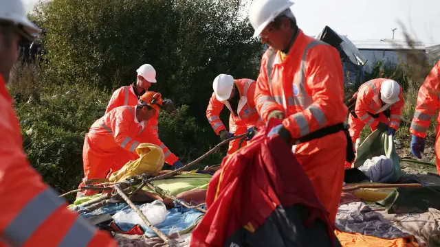 Desalojo y destrucción de las primeras chabolas en Calais