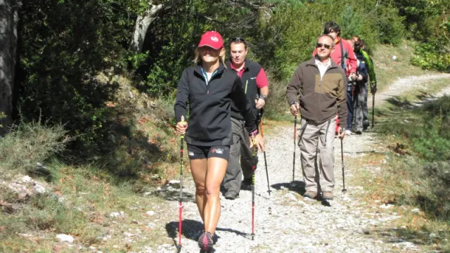El nordic walking es una modalidad deportiva cada vez más practicada.