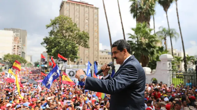 Maduro pide al Consejo de Defensa evaluar escenarios de diálogo con oposición