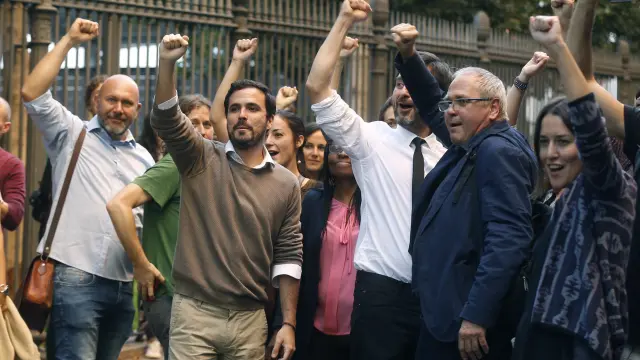 Alberto Garzón apoya la concentración 'Rodea el Congreso' en Madrid