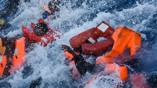 Imagen de un rescate este jueves en el Mediterráneo.