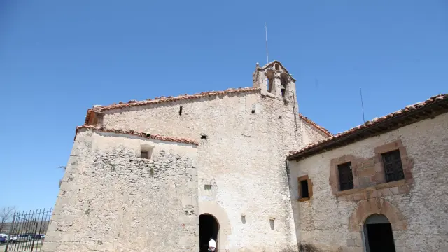 Una imagen del exterior de la ermita de La Iglesuela del Cid