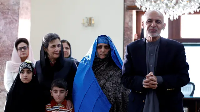 Afganistán dona una casa en Kabul a la 'niña afgana' de 'National Geographic'.