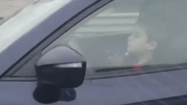 Imagen del niño conduciendo a 100 por hora en México.