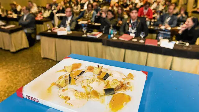 Creaciones del chef Jesús Almagro con polen en la última ponencia del Foro Gastronomía y Salud.