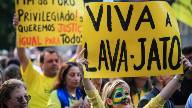 Manifestación en Brasil contra el presidente Lula por el caso de corrupción de Petrobras