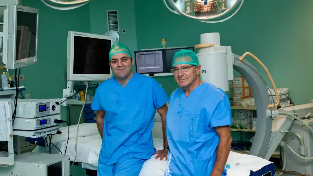 Jorge Rioja (izda) y Carlos Rioja, urólogos del Hospital Viamed Montecanal.