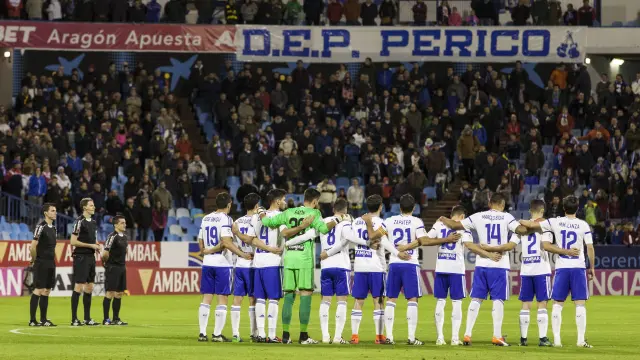 Los jugadores zaragocistas, unidos antes del último partido en La Romareda contra el Mirandés.