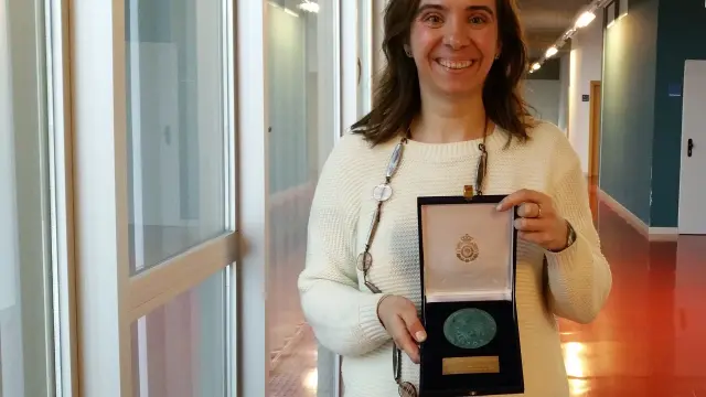 Con esta medalla se reconoce la labor como investigadora a María Ángeles Pérez Ansón.