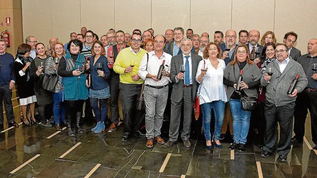 Los asistentes a la presentación del vino Pasión Cofrade, en el hotel Vincci Zaragoza Zentro.
