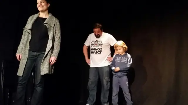 Un niño sobre el escenario de 'Público a escena infantil'