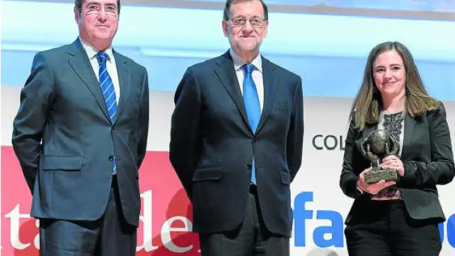 Antonio Garamendi (Cepyme), el presidente Mariano Rajoy y Alicia Asín, ayer en Madrid.