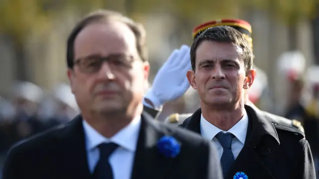 Valls, tras Hollande, en una imagen de archivo.
