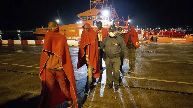 Rescatan dos pateras con al menos 44 inmigrantes en aguas de Alborán