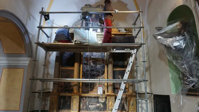 Restauran un retablo manierista del siglo XVII de la iglesia de Gea