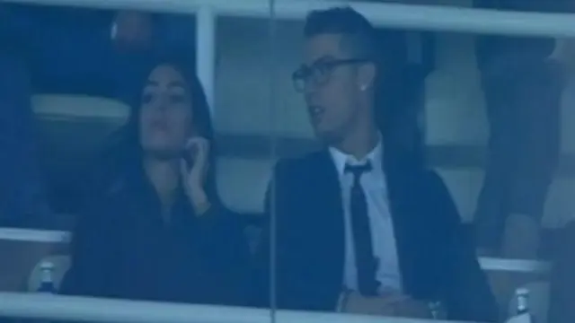 Georgina junto a Crisitiano en el palco del Bernabéu