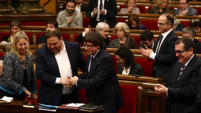Puigdemont felicita a Junqueras tras la admisión a trámite de los presupuestos.