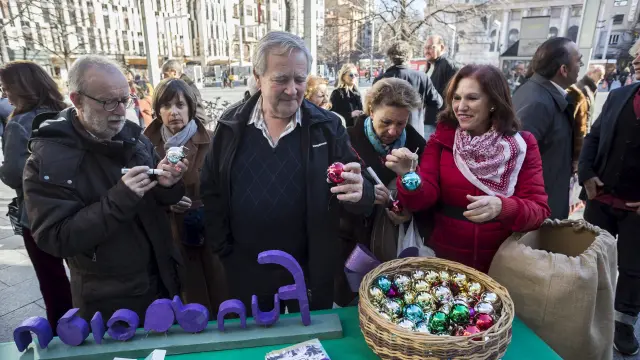 La Fundación organizó un acto navideño en la plaza de España para dar a conocer la entidad.
