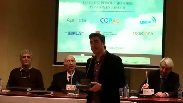 El periodista Pedro Zapater durante la entrega del IX premio de periodismo sobre aviación.