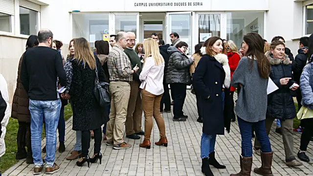 Profesores y personal de administración y servicios del Campus de Soria se han manifestado este miércoles.