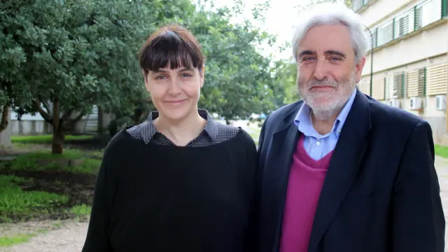 El doctor Andreu Palou, junto con la doctora Paula Oliver, del grupo de investigación en Nutrigenómica y Obesidad de la Universidad de las Islas Baleares.