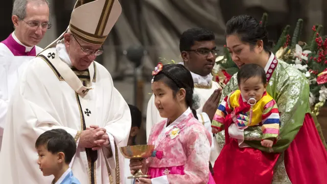 El Papa Francisco celebra la misa del Gallo