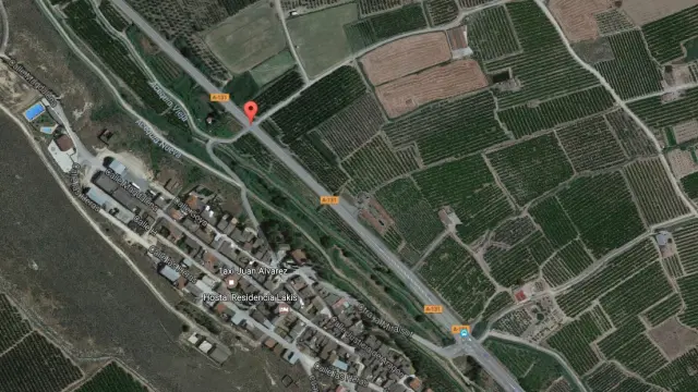 El accidente se produjo en el kilómetro 2,500 de la citada vía, a la altura del barrio de Miralsot.