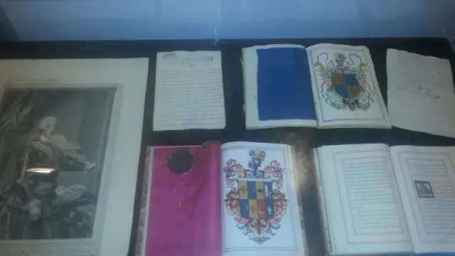 Algunos documentos expuestos por primera vez en el palacio de Valdeolivos.