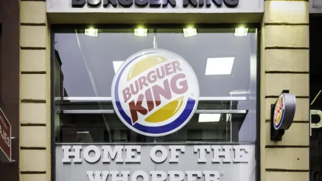 Burger King cambia su nombre en España para castellanizarlo.