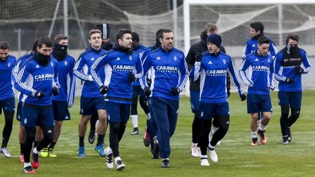 La plantilla del Real Zaragoza, en uno de los últimos entrenamientos previos a las vacaciones, en la semana anterior a jugar en Vallecas.