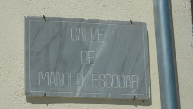 ¿Por qué Manolo Escobar tiene una calle en un pueblo de Teruel?