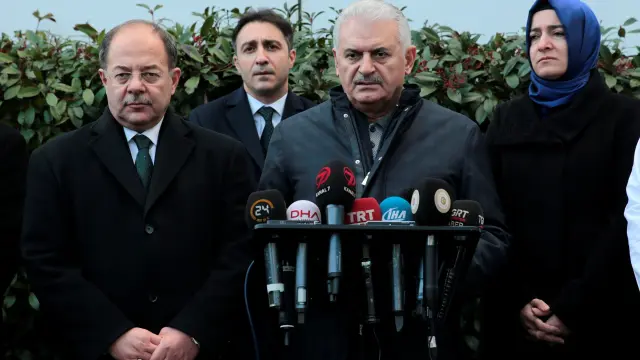 El primer ministro turco, Binali Yildirim, en una comparecencia tras el atentado en Estambul.