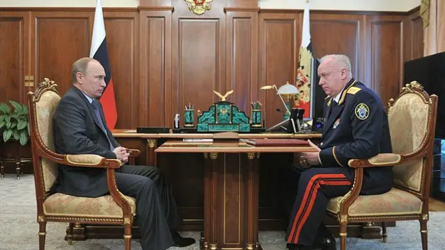 Aleksander I. Bastrykin, uno de los sancionados, junto a Vladimir Putin.