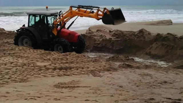 La playa de Salou tras el temporal.
