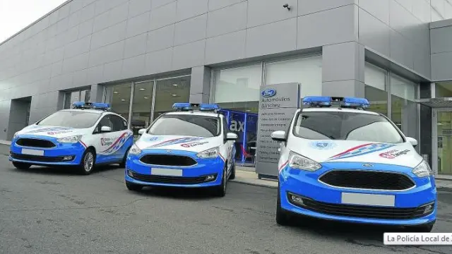 Varios de los nuevos Ford C-Max que ha recibido la Policía Local de Zaragoza.