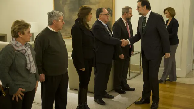 Foto de archivo cuando Rajoy recibió a los familiares del Yak-42.