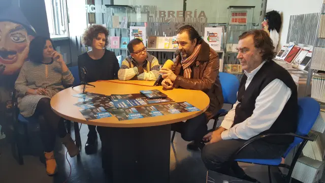 Cristina Cervera, Iris de Campos, Jorge Aparicio, Alfonso de Campos y Esteban Villarrocha, en la presentación de la obra teatral