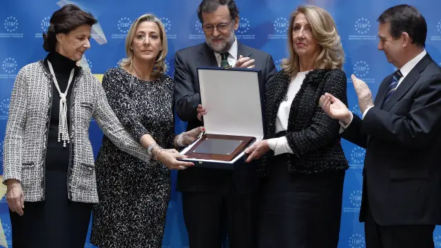 Mariano Rajoy junto a las hermanas de Rita Barberá.