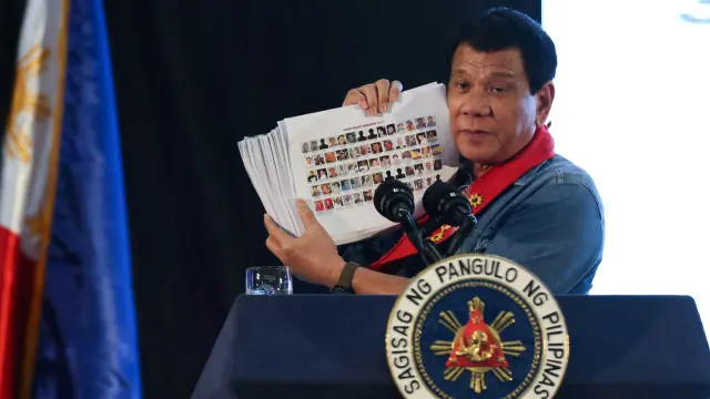 Duterte insta al Ejército a reemplazar a la Policía en su guerra antidroga