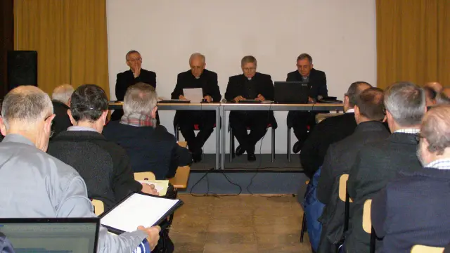 El encuentro se desarrolla en el Seminario Diocesano.