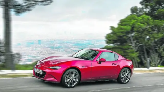 El nuevo Mazda MX-5 RF es uno de los coches más divertidos de conducir sin realizar un desembolso exagerado.